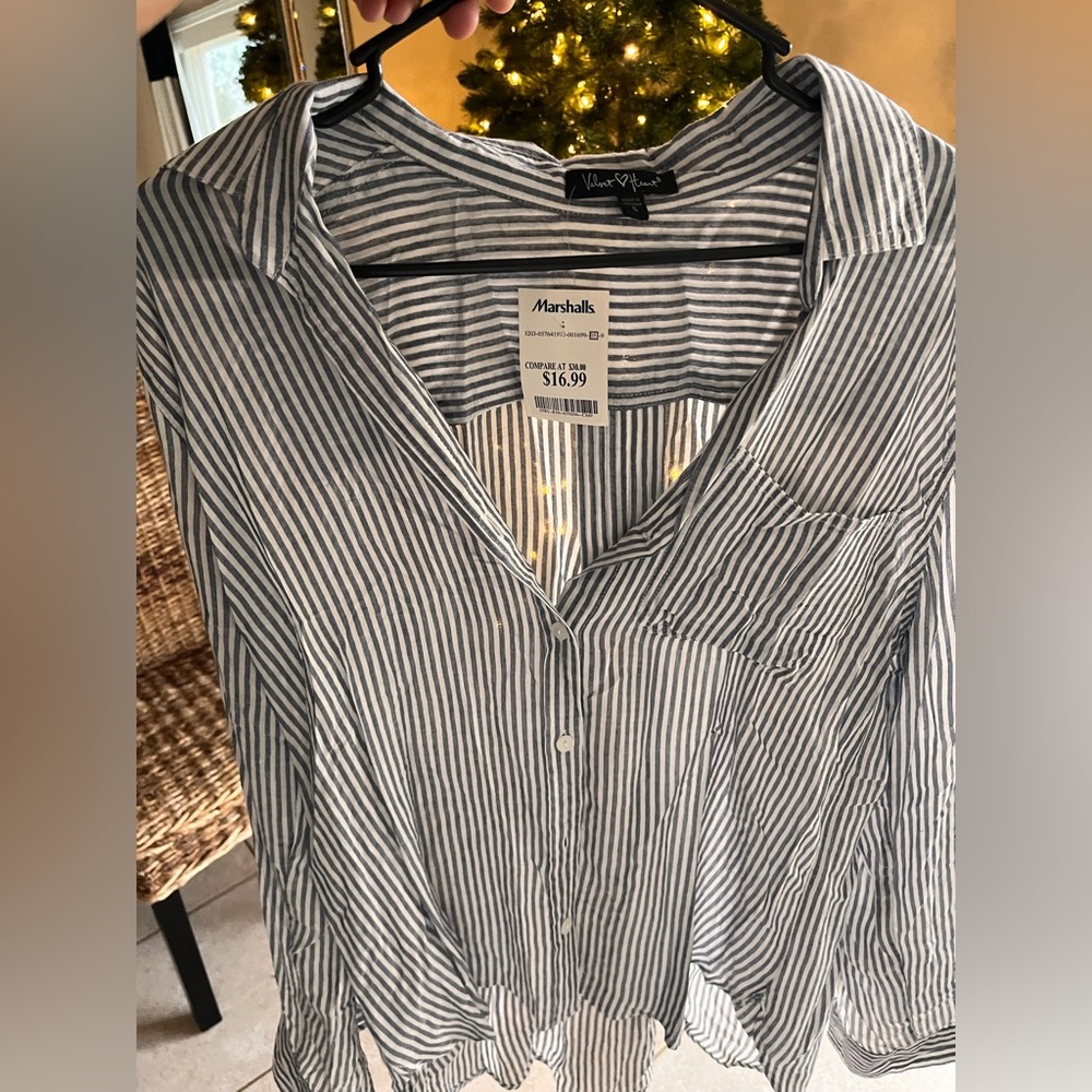 Woman’s blouse - Picture 3 of 3
